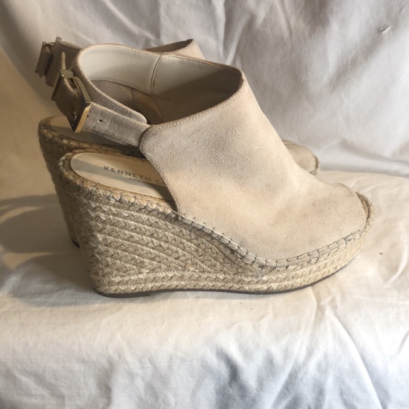 Kenneth Cole suede Odette wedges. - Picture 2 of 8